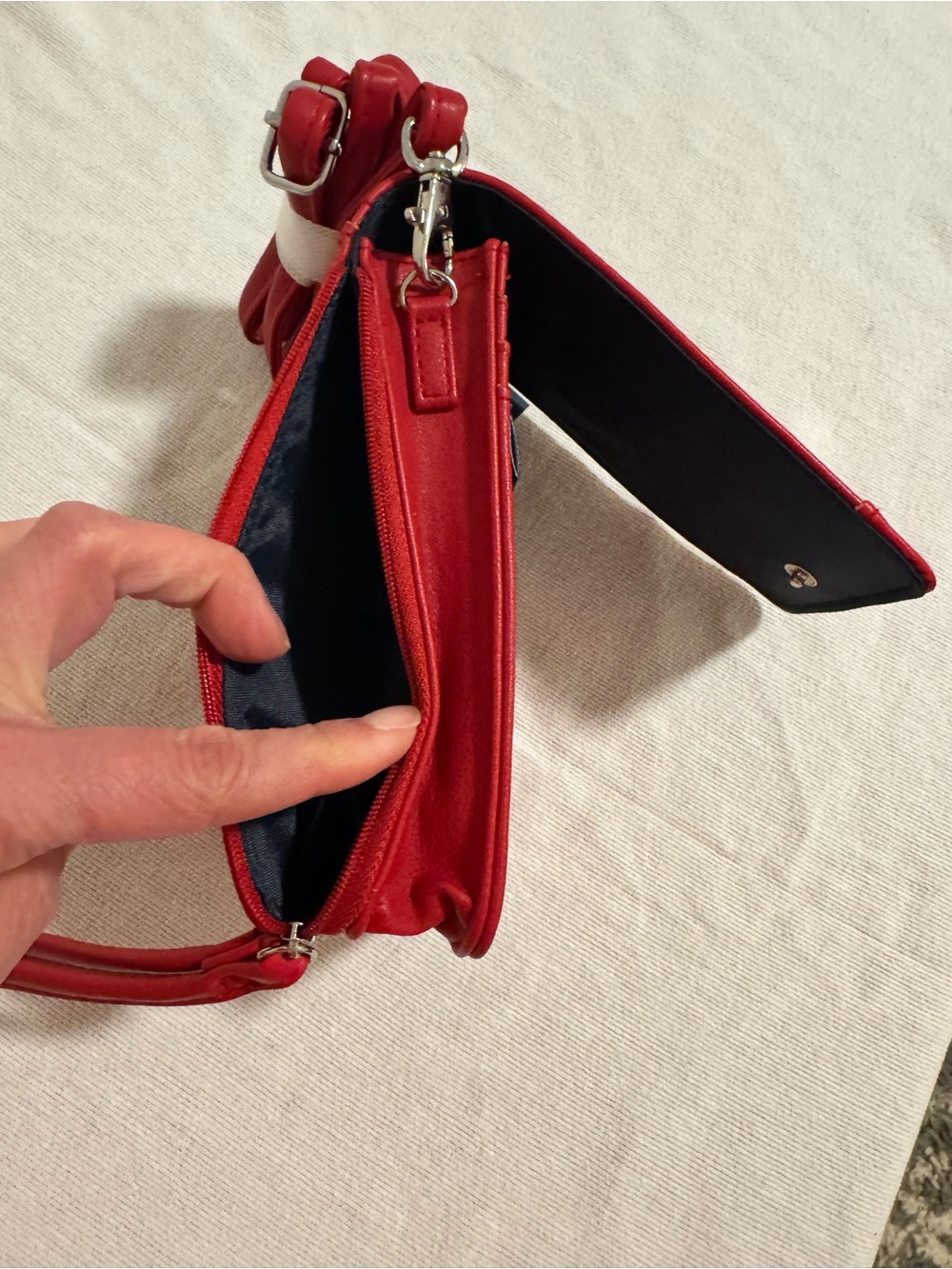 NWT Nautica Red Faux-Leather Phone Crossbody Wristlet Wallet Small - Picture 6 of 8